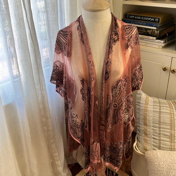 David and Young Accessories - Beautiful open style kimono/wrap with sleeves openings